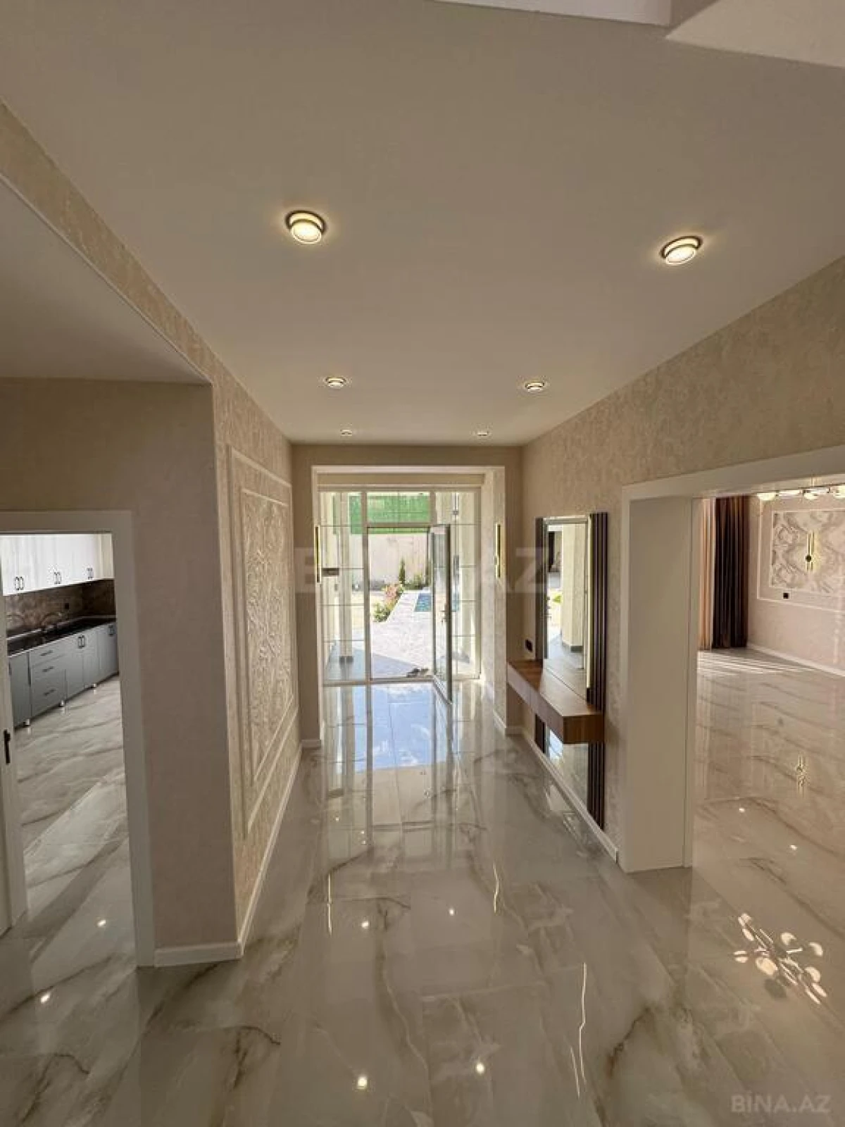 Satılır 6 otaqlı həyət evi 250 m²