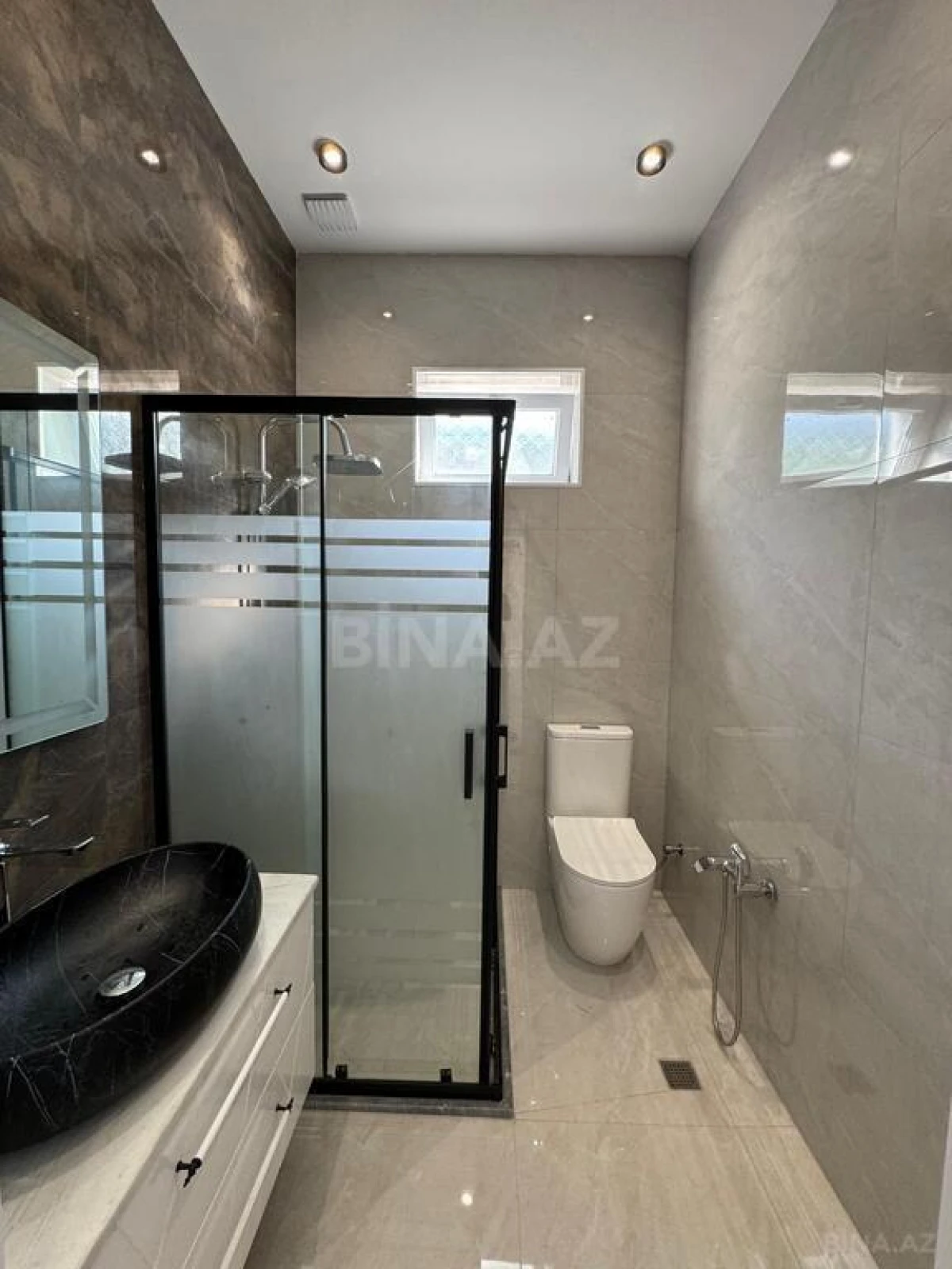 Satılır 6 otaqlı həyət evi 250 m²