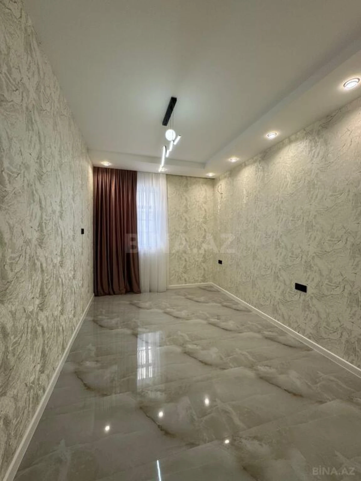 Satılır 6 otaqlı həyət evi 250 m²
