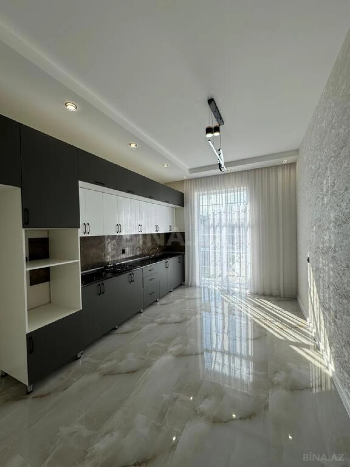 Satılır 6 otaqlı həyət evi 250 m²