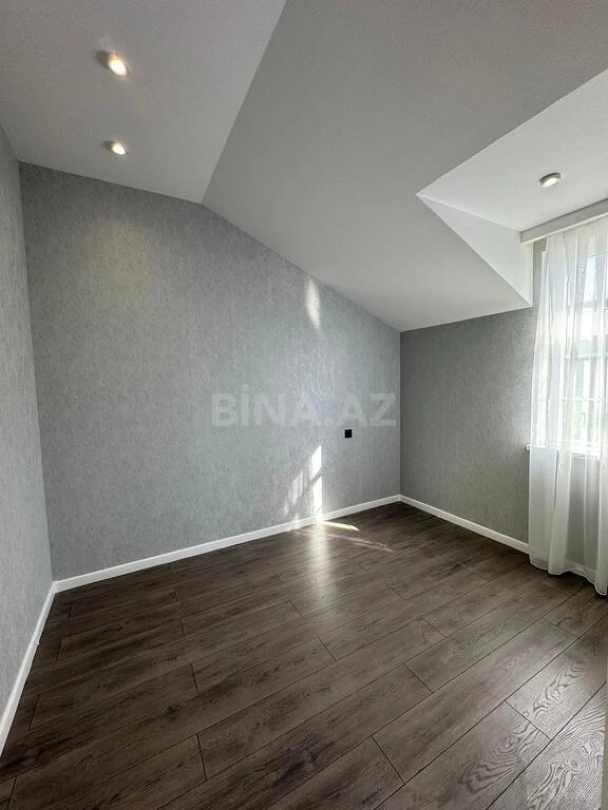 Satılır 6 otaqlı həyət evi 250 m²