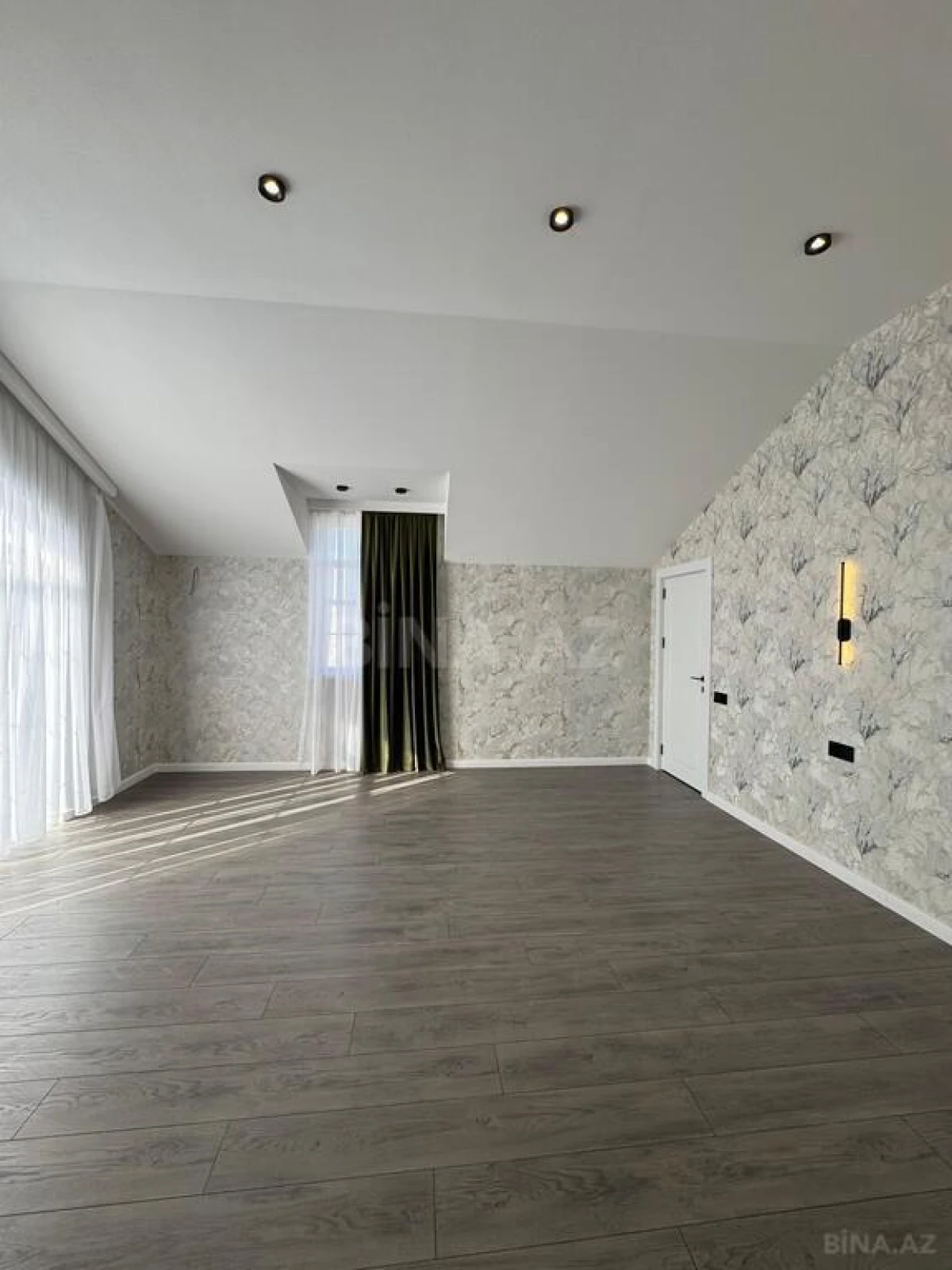 Satılır 6 otaqlı həyət evi 250 m²