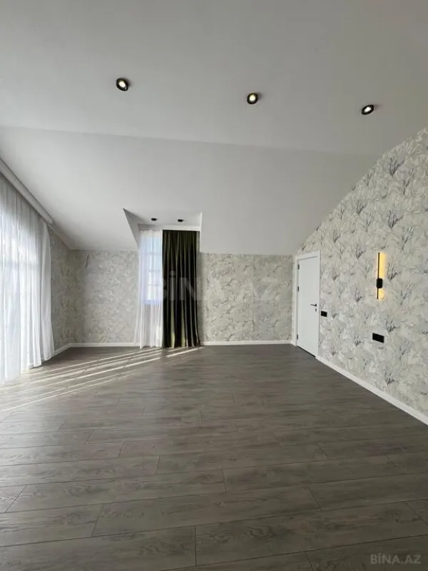 Satılır 6 otaqlı həyət evi 250 m²