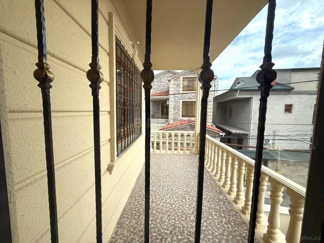 Satılır 4 otaqlı həyət evi 254.8 m²