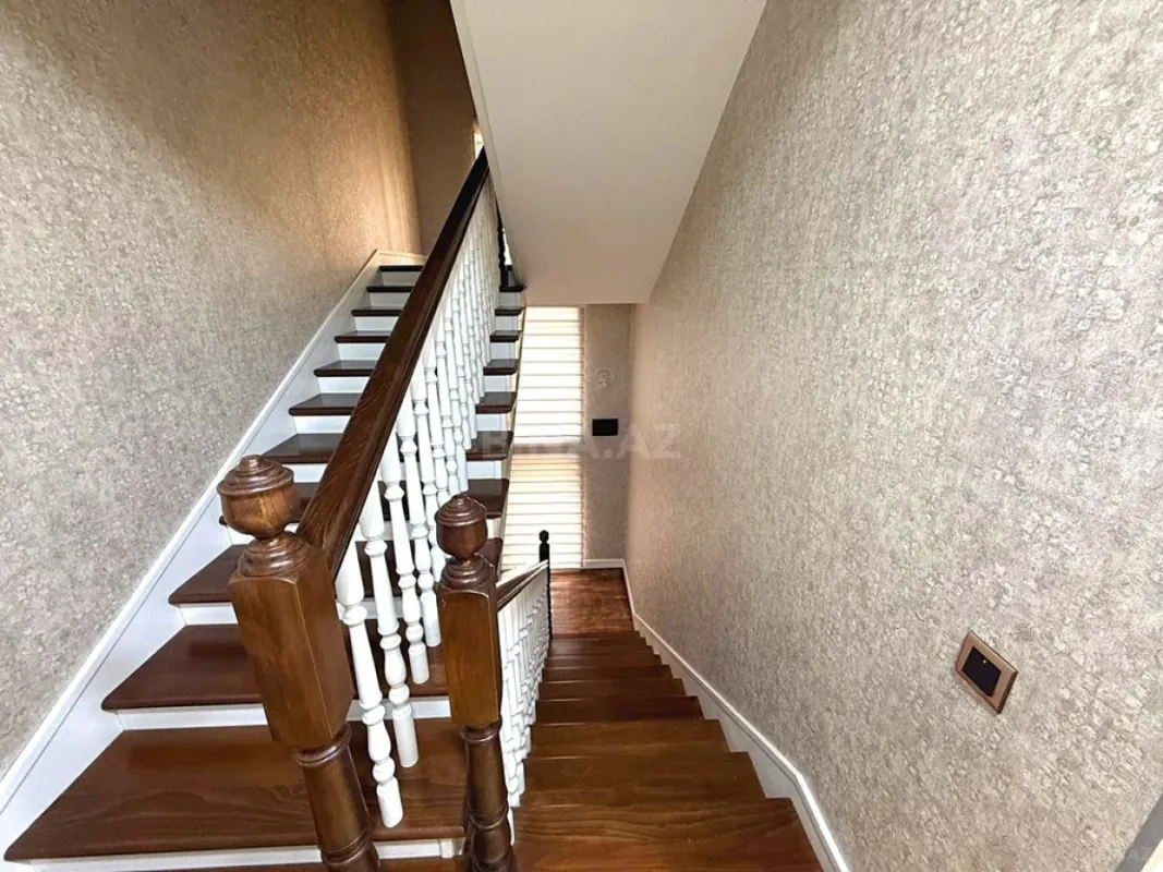 Satılır 4 otaqlı həyət evi 254.8 m²