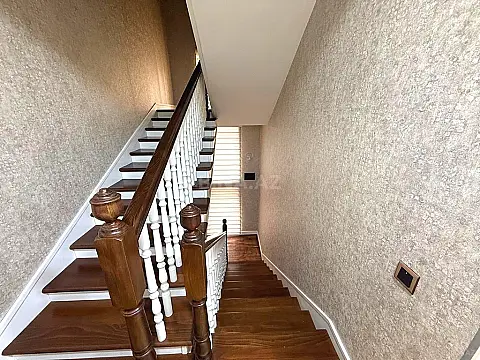 Satılır 4 otaqlı həyət evi 254.8 m²