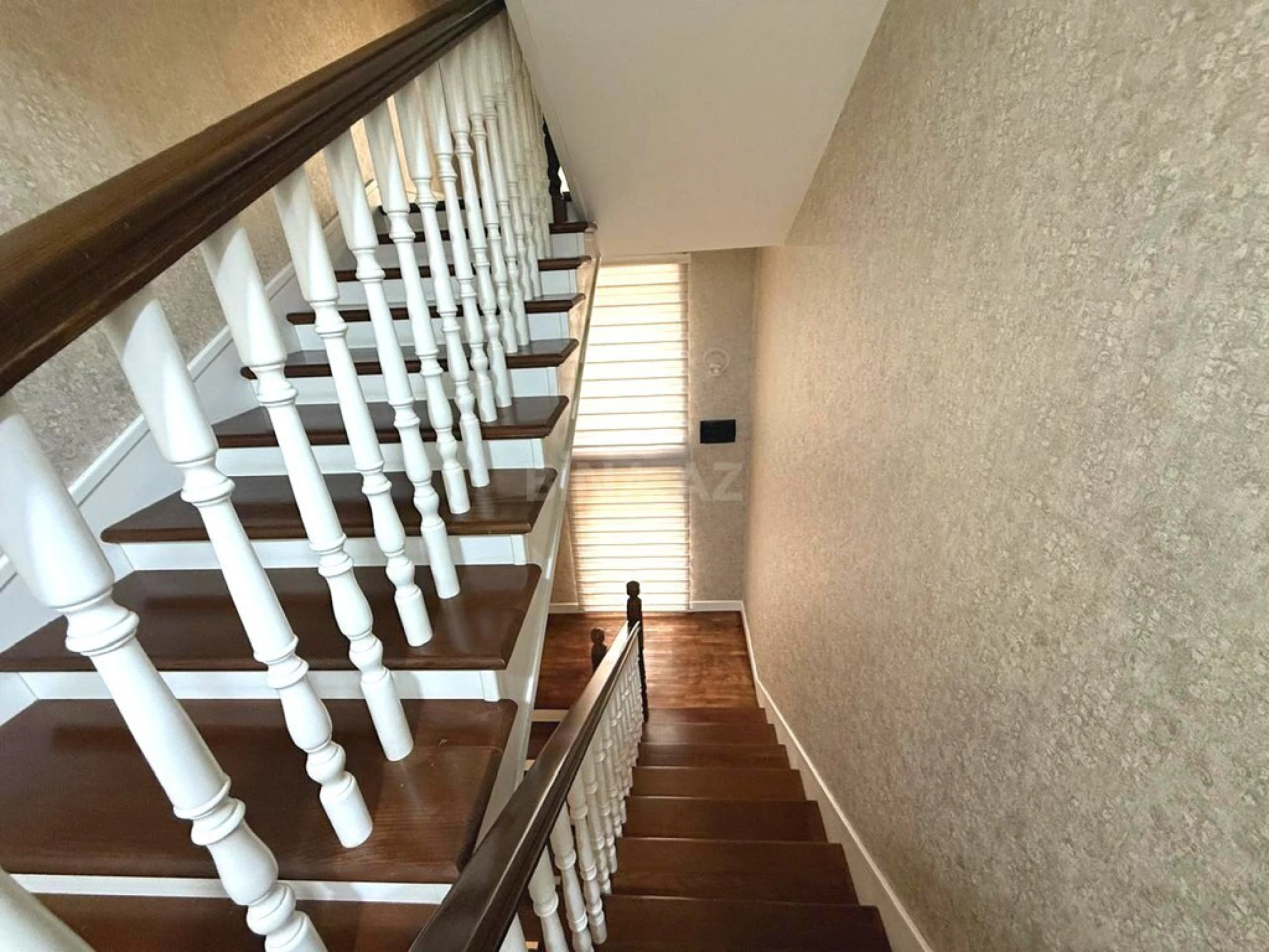 Satılır 4 otaqlı həyət evi 254.8 m²