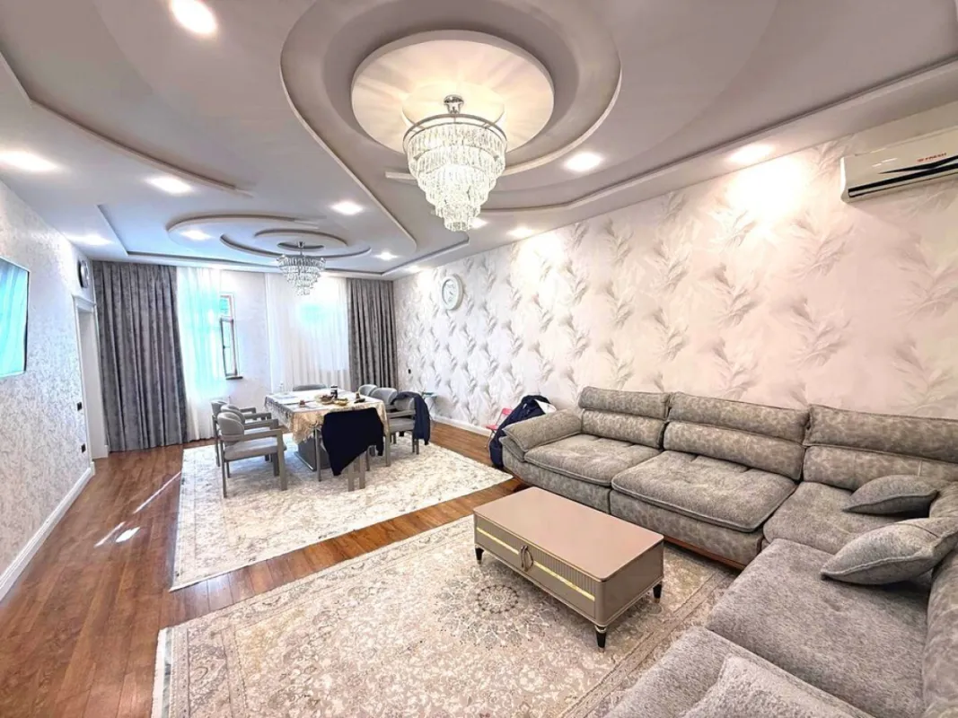 Satılır 4 otaqlı həyət evi 254.8 m²