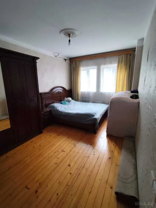 Satılır 4 otaqlı mənzil 107 m²