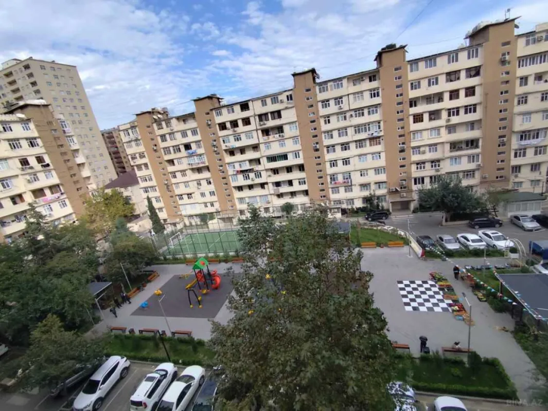 Satılır 4 otaqlı mənzil 107 m²