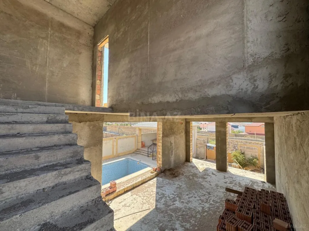 Satılır 5 otaqlı həyət evi 440 m²