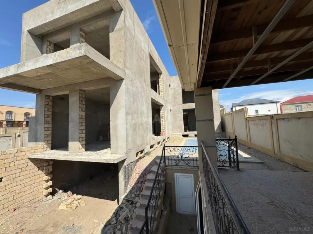 Satılır 5 otaqlı həyət evi 440 m²