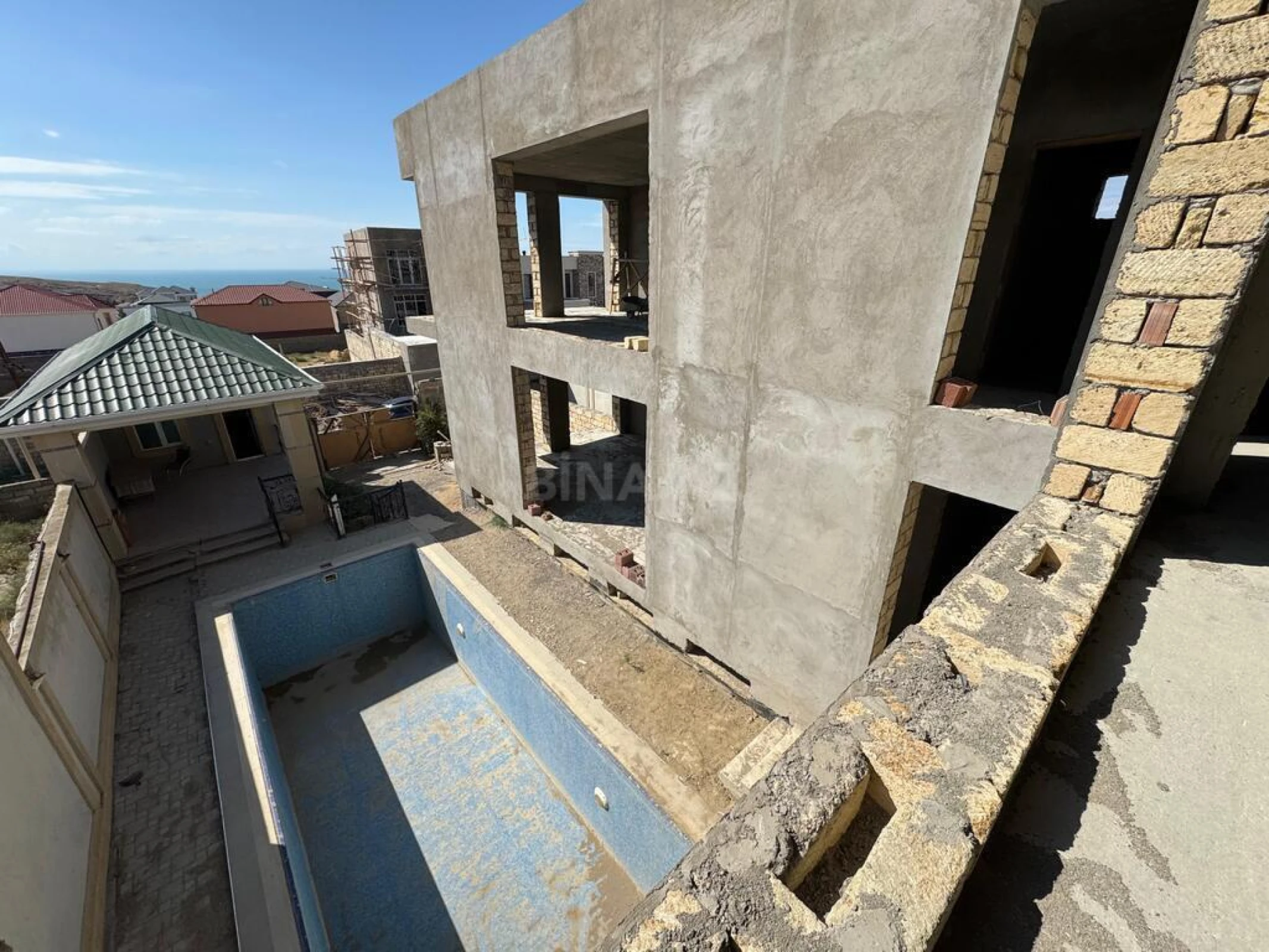 Satılır 5 otaqlı həyət evi 440 m²