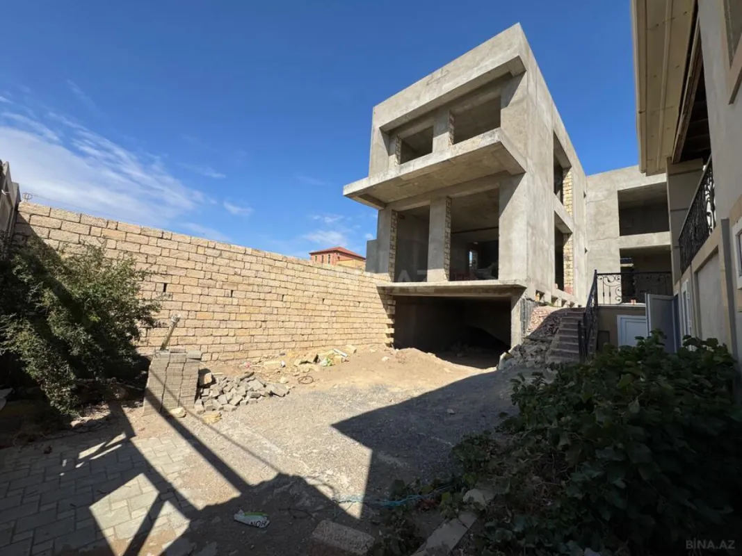 Satılır 5 otaqlı həyət evi 440 m²