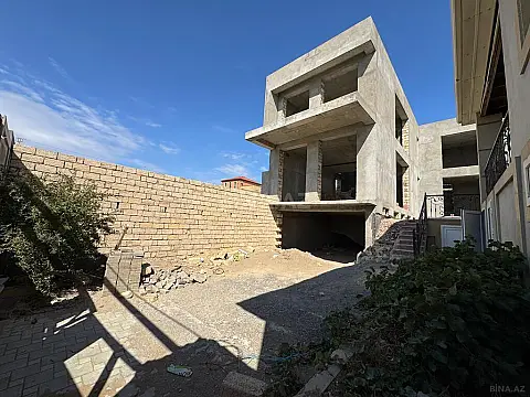 Satılır 5 otaqlı həyət evi 440 m²