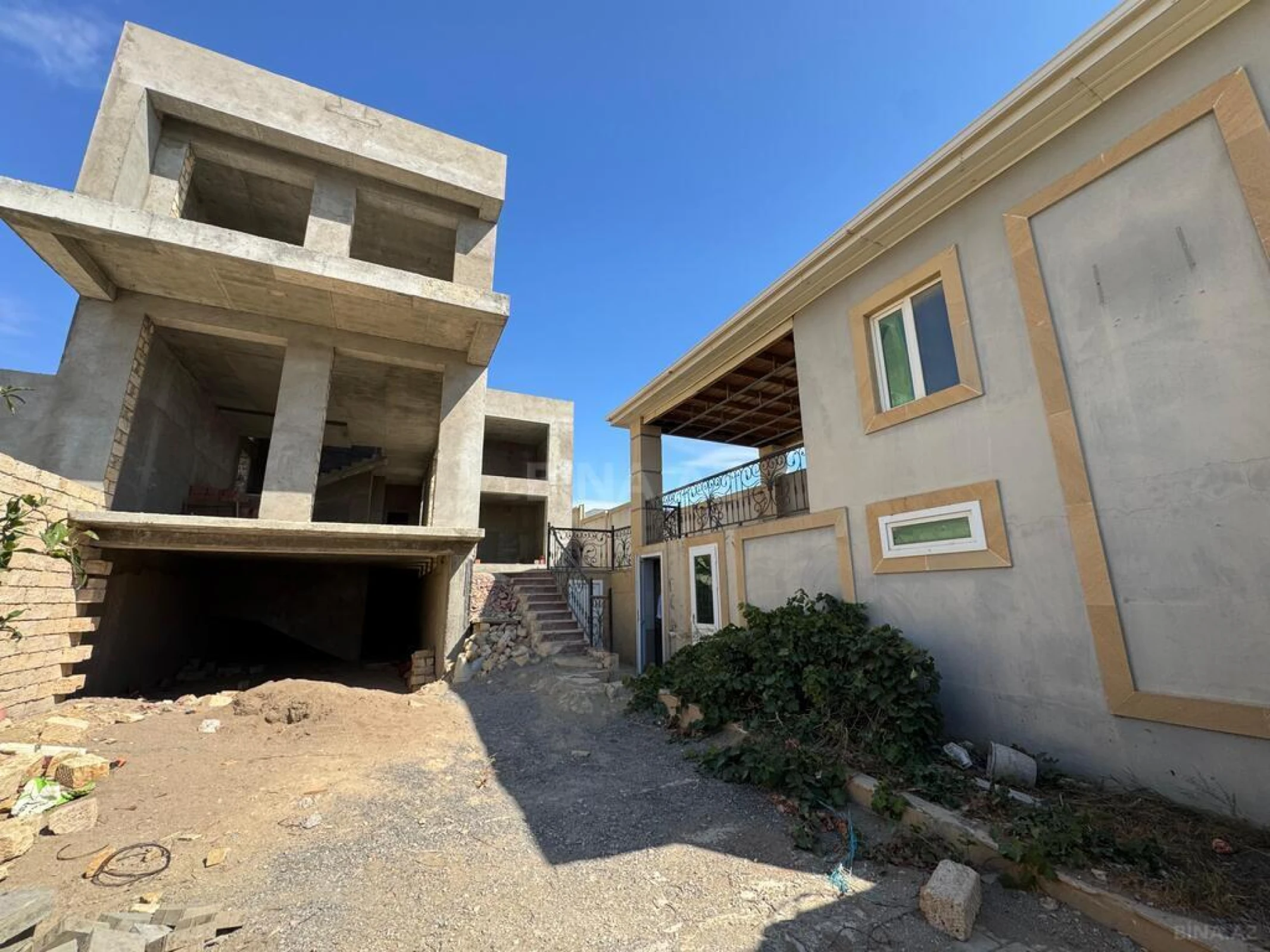 Satılır 5 otaqlı həyət evi 440 m²