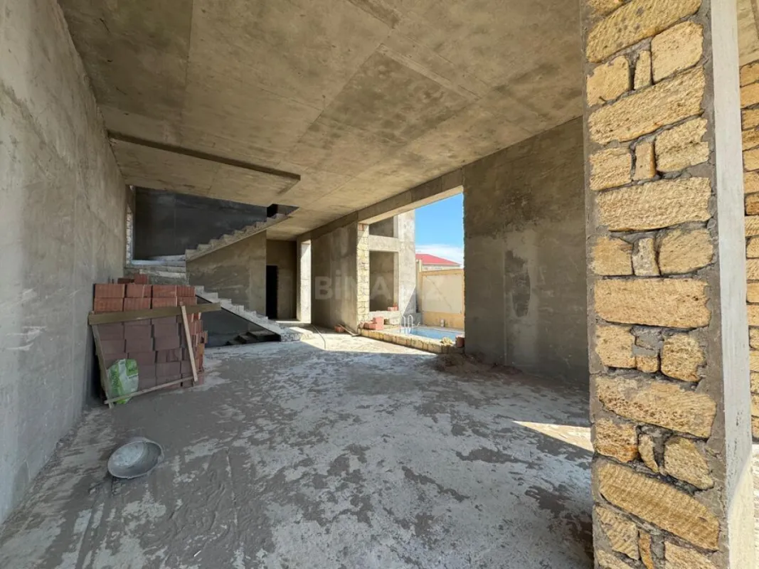 Satılır 5 otaqlı həyət evi 440 m²