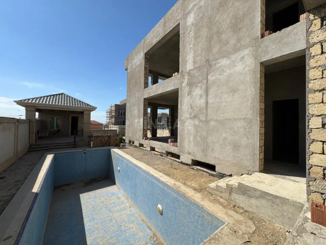 Satılır 5 otaqlı həyət evi 440 m²