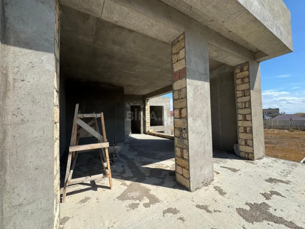 Satılır 5 otaqlı həyət evi 440 m²