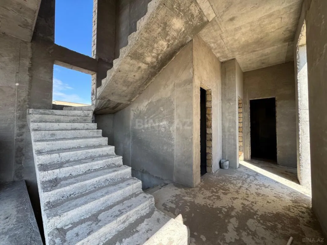 Satılır 5 otaqlı həyət evi 440 m²