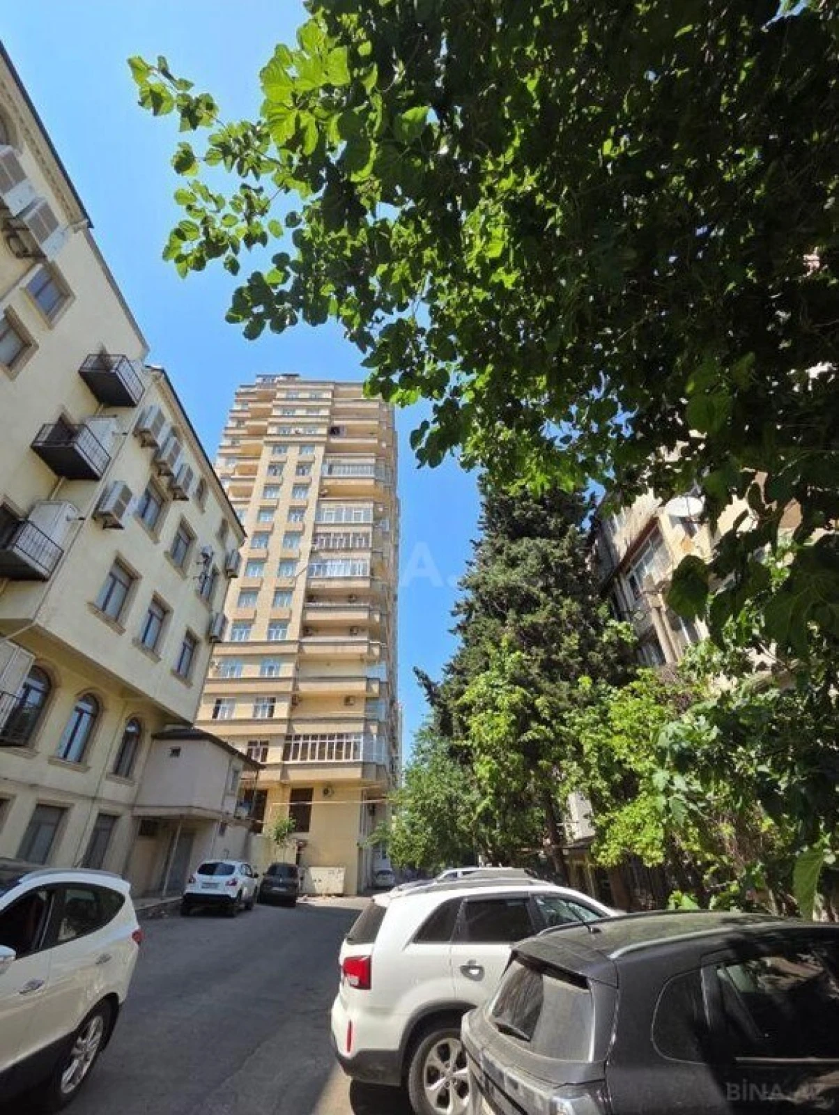 Satılır 3 otaqlı mənzil 170 m²