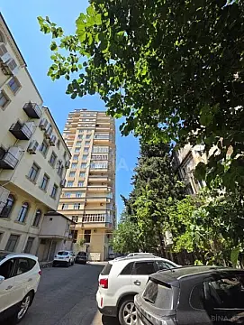 Satılır 3 otaqlı mənzil 170 m²