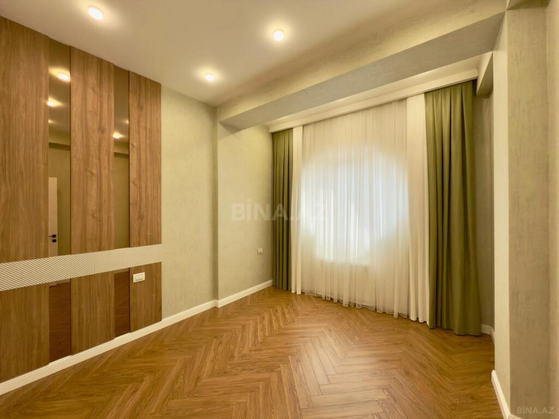 Satılır 3 otaqlı mənzil 120 m²