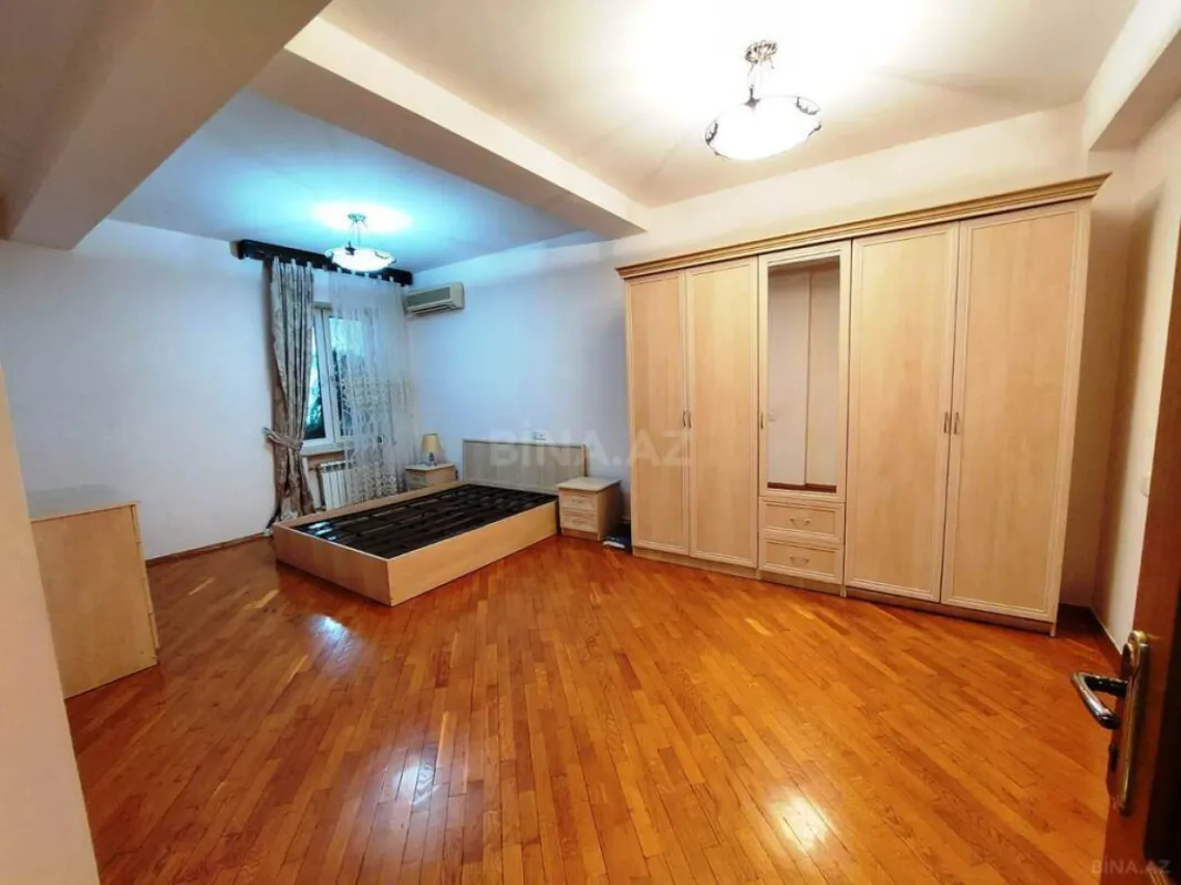 Satılır 3 otaqlı mənzil 160 m²