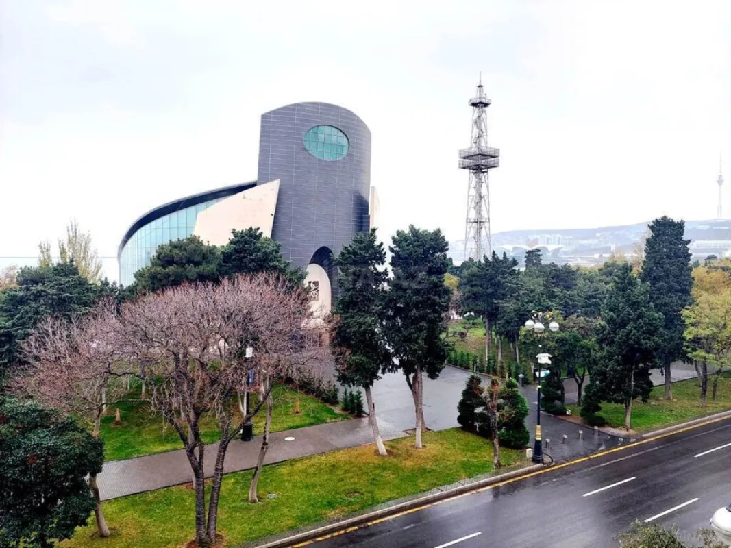 Satılır 3 otaqlı mənzil 160 m²