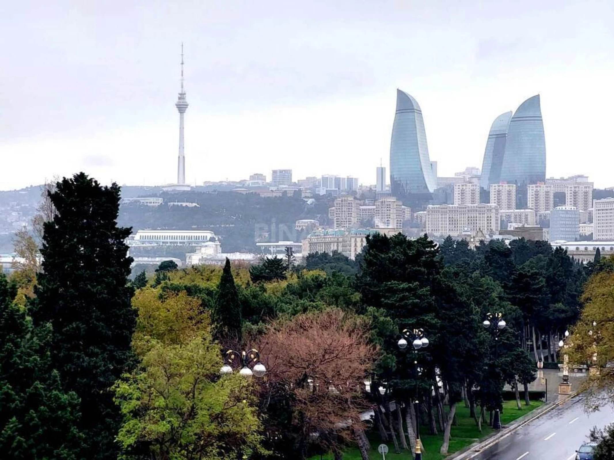 Satılır 3 otaqlı mənzil 160 m²