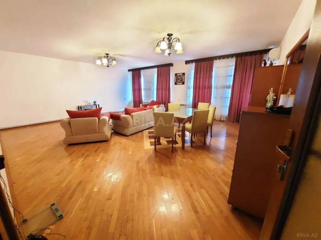 Satılır 3 otaqlı mənzil 160 m²