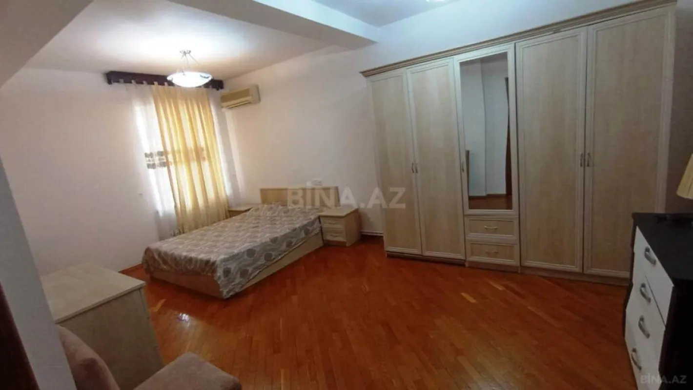 Satılır 3 otaqlı mənzil 160 m²