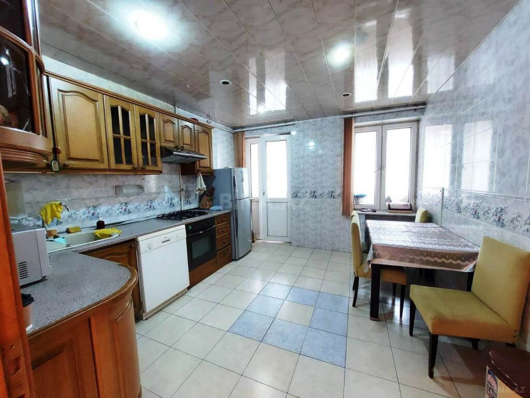 Satılır 3 otaqlı mənzil 160 m²