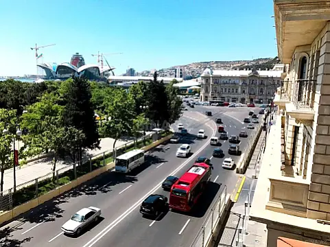 Satılır 3 otaqlı mənzil 160 m²