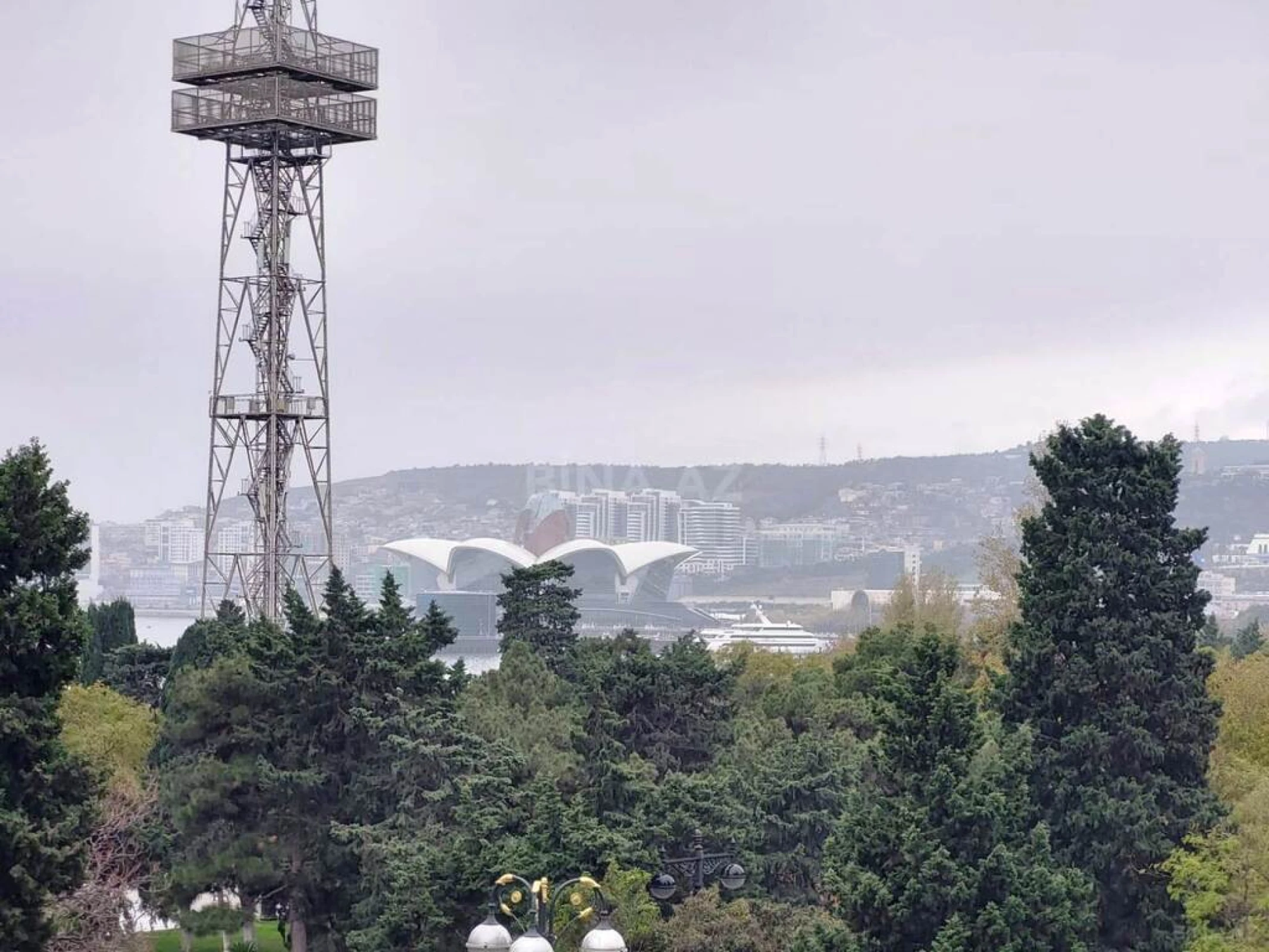 Satılır 3 otaqlı mənzil 160 m²