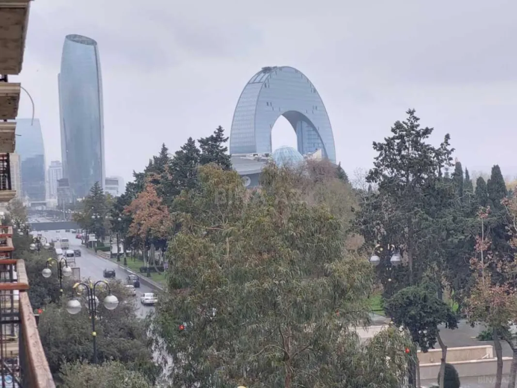 Satılır 3 otaqlı mənzil 160 m²