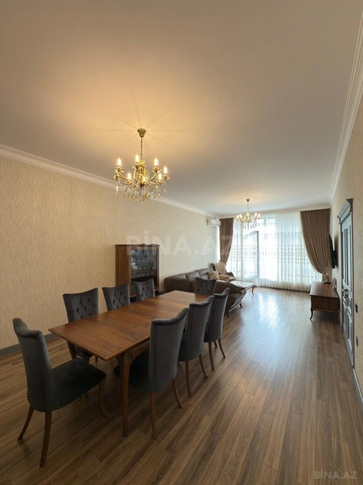 Satılır 5 otaqlı həyət evi 350 m²