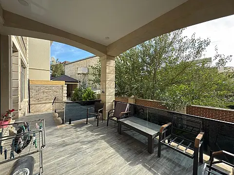 Satılır 5 otaqlı həyət evi 350 m²