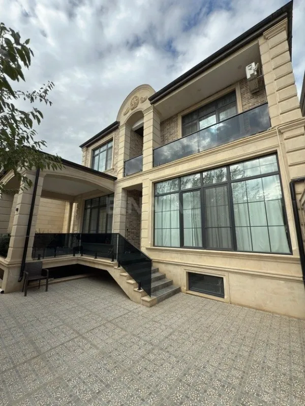 Satılır 5 otaqlı həyət evi 350 m²