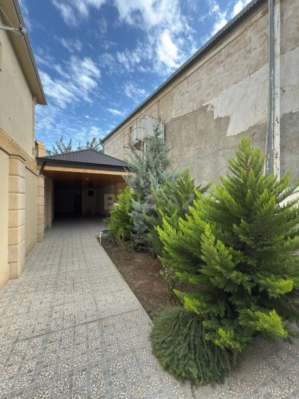 Satılır 5 otaqlı həyət evi 350 m²