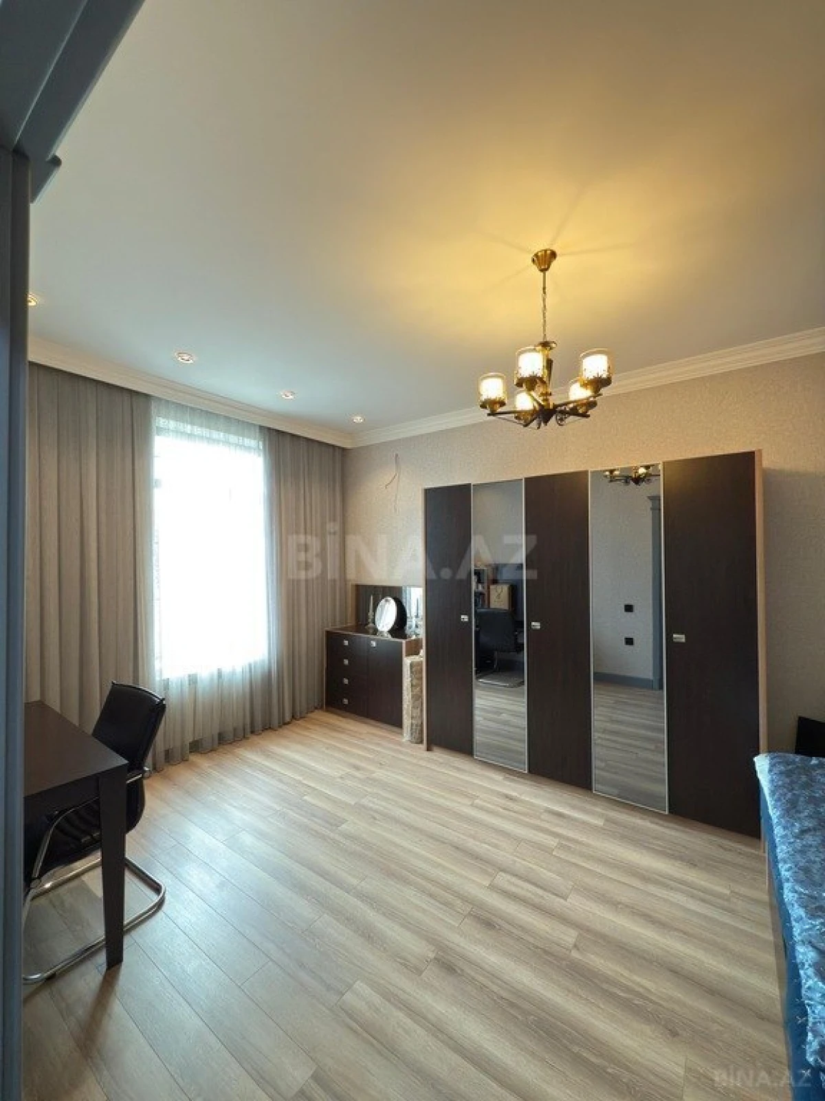 Satılır 5 otaqlı həyət evi 350 m²