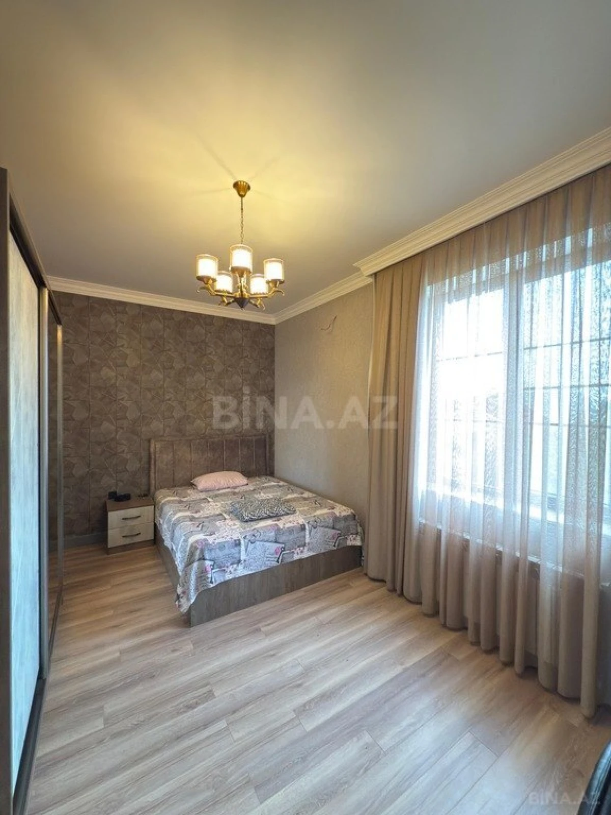 Satılır 5 otaqlı həyət evi 350 m²