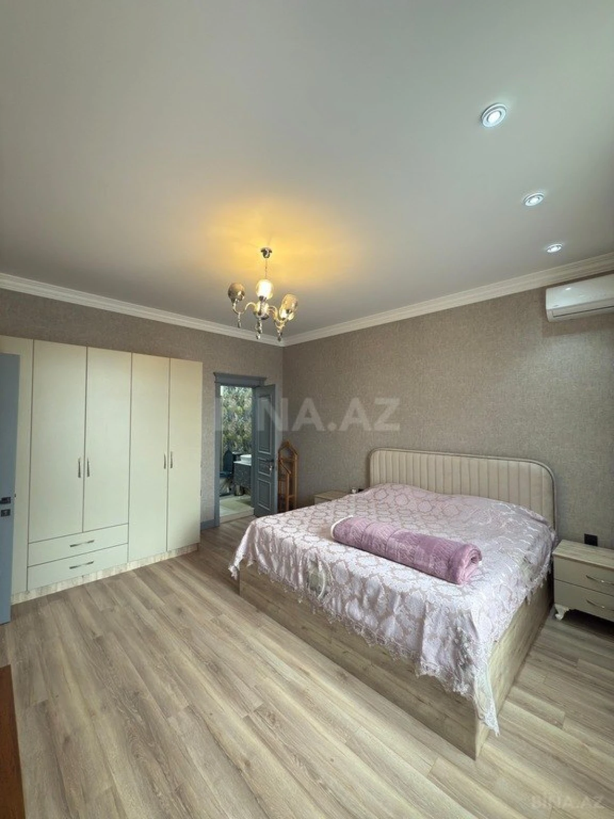 Satılır 5 otaqlı həyət evi 350 m²