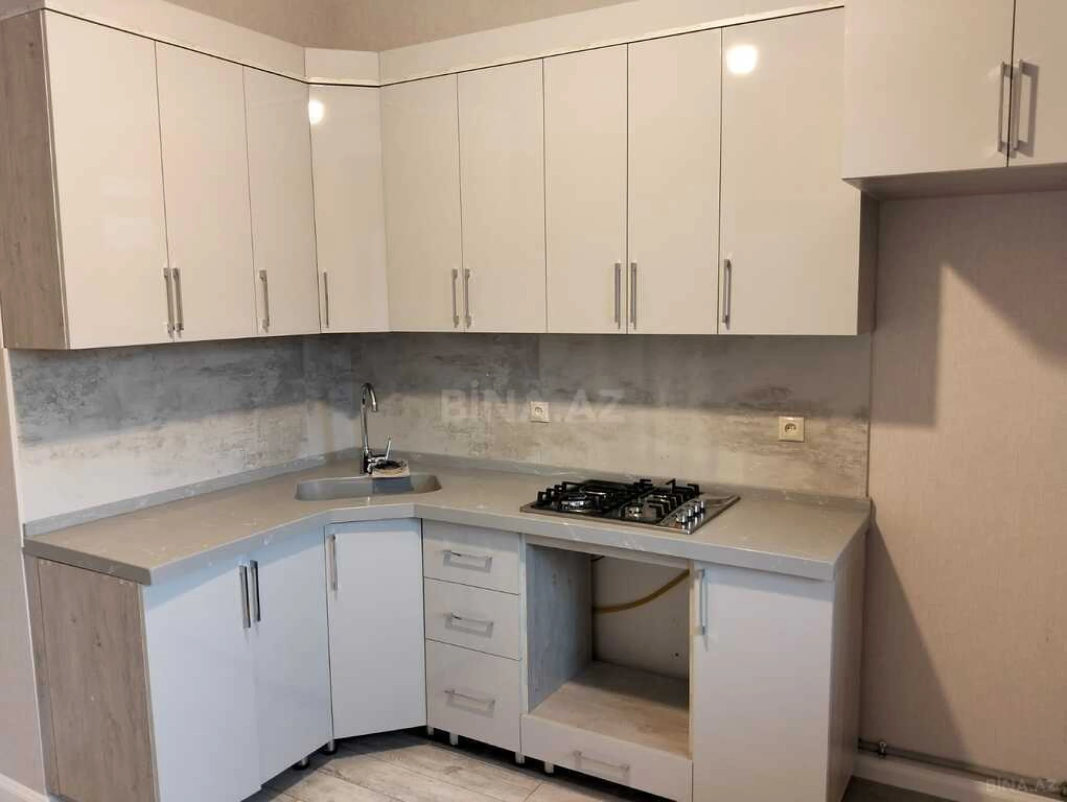 Satılır 2 otaqlı mənzil 67 m²