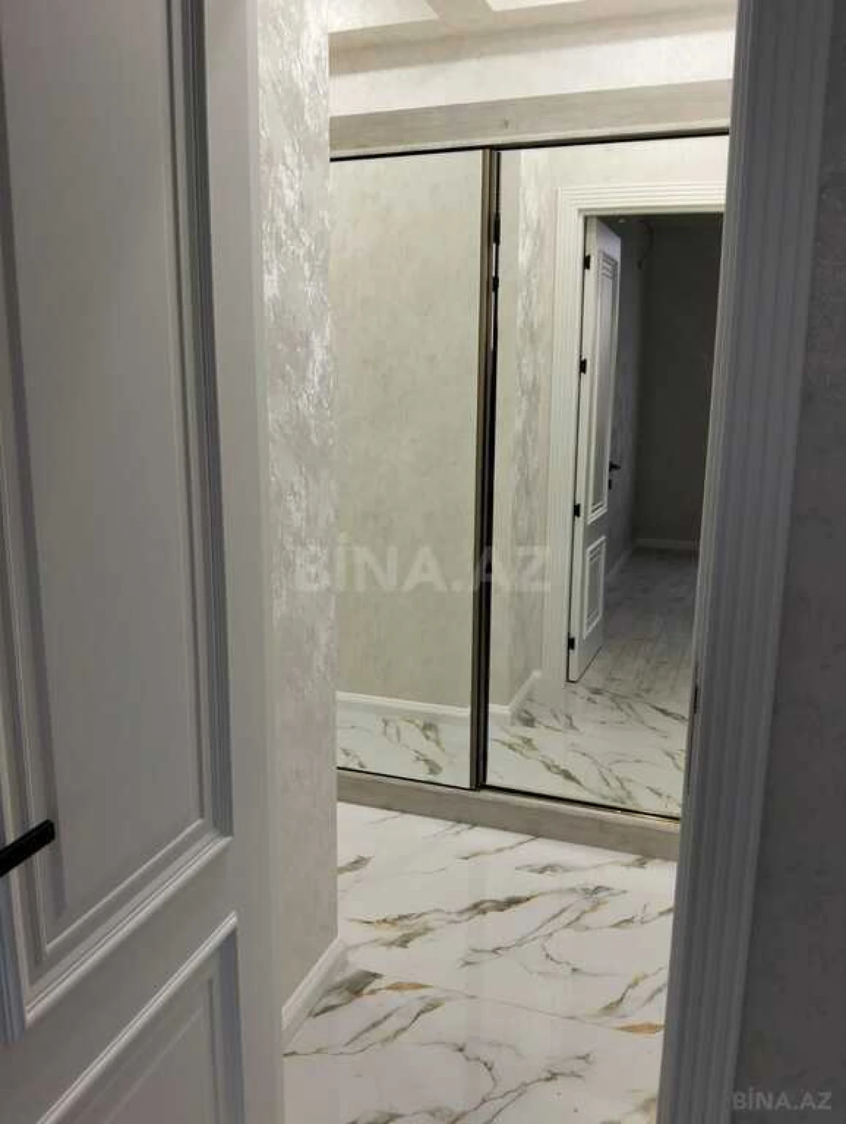 Satılır 2 otaqlı mənzil 67 m²