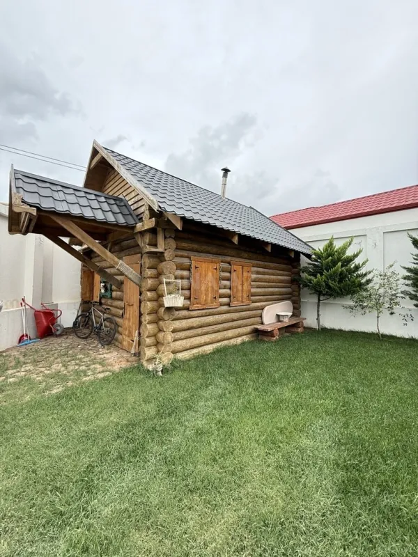 Satılır 6 otaqlı həyət evi 300 m²