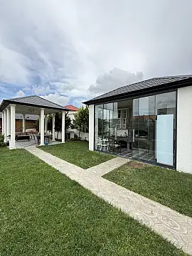 Satılır 6 otaqlı həyət evi 300 m²