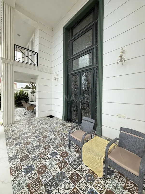 Satılır 6 otaqlı həyət evi 300 m²