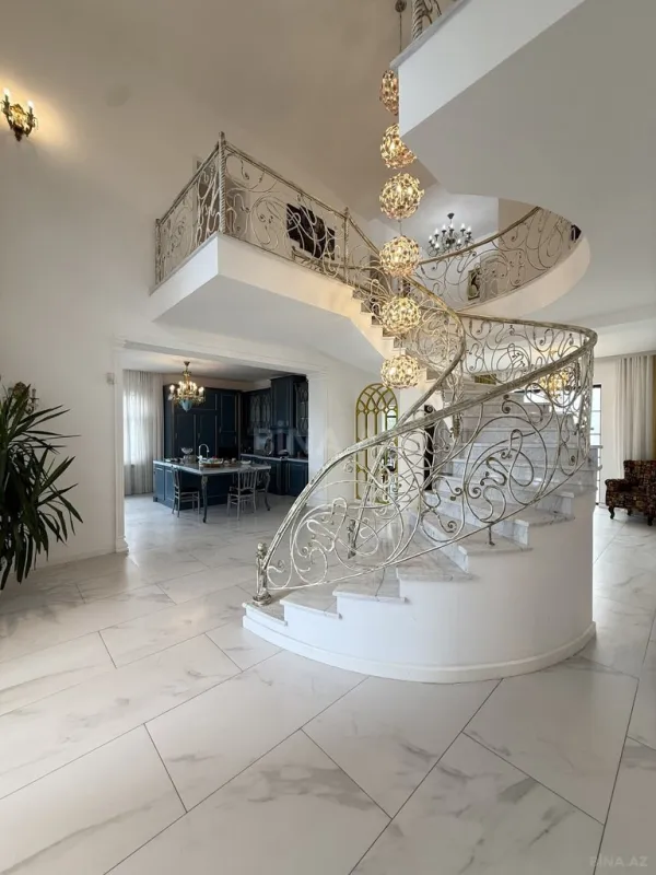 Satılır 6 otaqlı həyət evi 300 m²