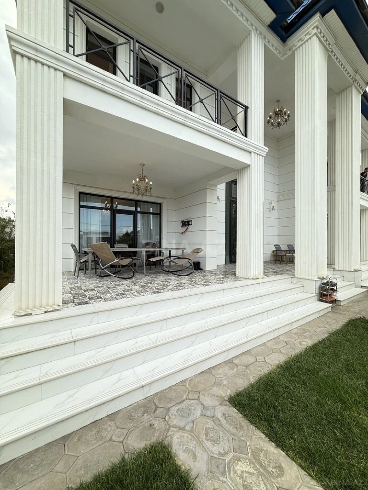 Satılır 6 otaqlı həyət evi 300 m²